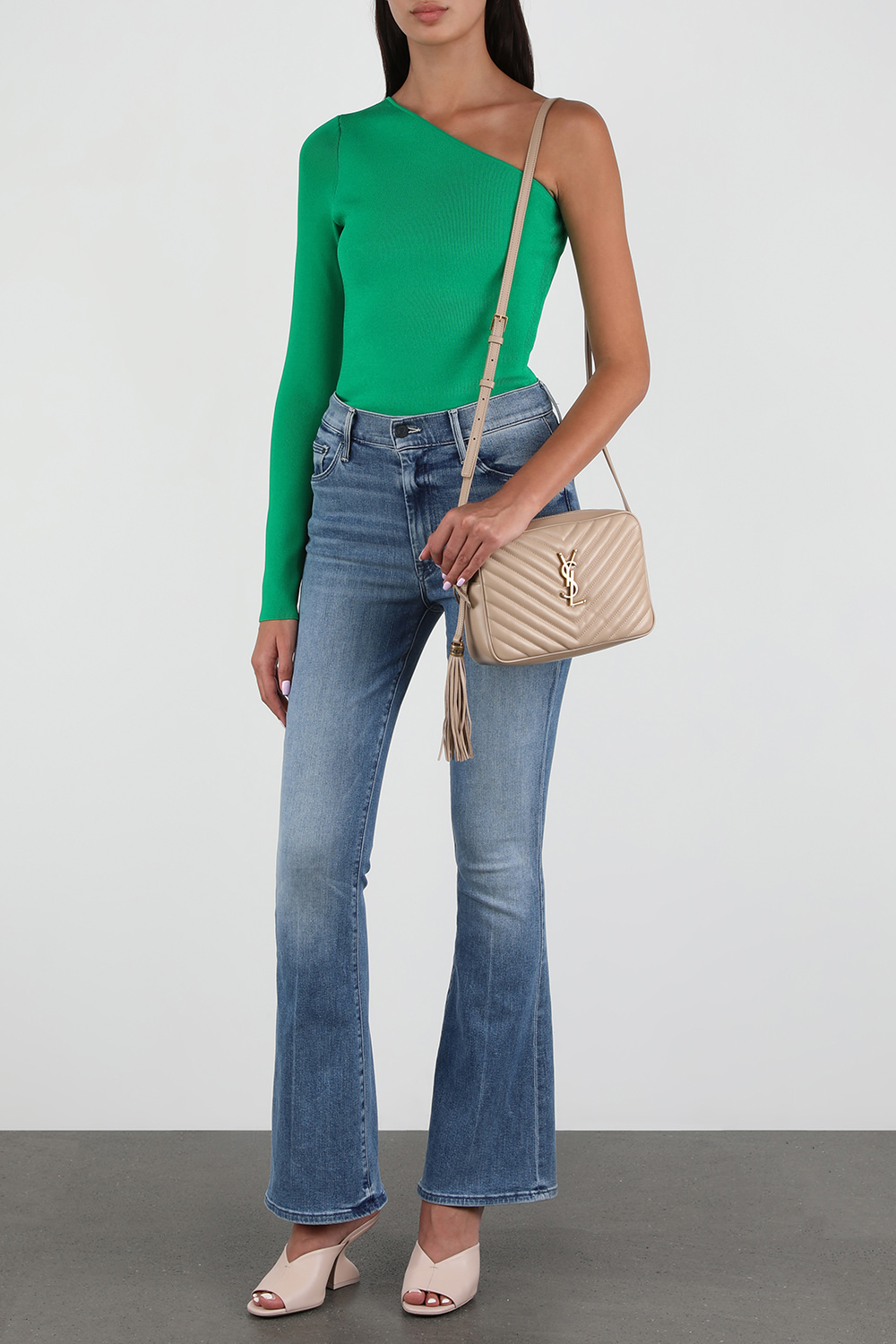 חולצה אופנתית א-סימטרית